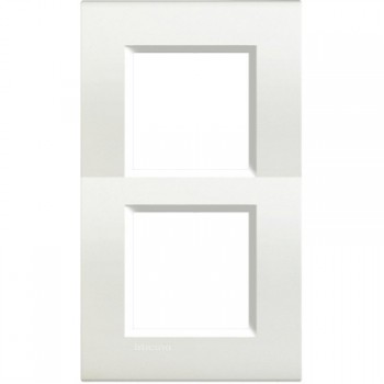 BTICINO living light rechthoekige afdekplaat 2 x 2 modules hor./verticaal hartafstand 57mm